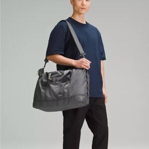 Lululemon 32L packable tote bag